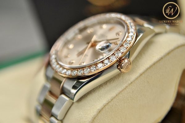 Đồng hồ Rolex Datejust II 126331 cũ mặt tia hồng cọc số niềng kim cương demi vàng 18k size 41mm. Chiếc đồng hồ Rolex Datejust II 126331 với thiết kế sang trọng mạnh mẽ cho các quý ông 6