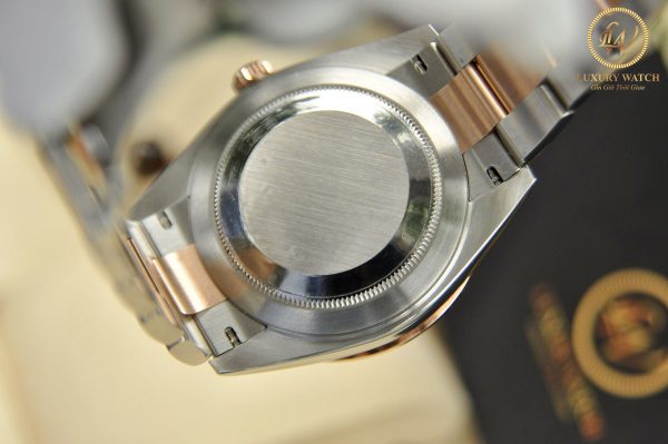 Đồng hồ Rolex Datejust II 126331 cũ mặt tia hồng cọc số niềng kim cương demi vàng 18k size 41mm. Chiếc đồng hồ Rolex Datejust II 126331 với thiết kế sang trọng mạnh mẽ cho các quý ông 7