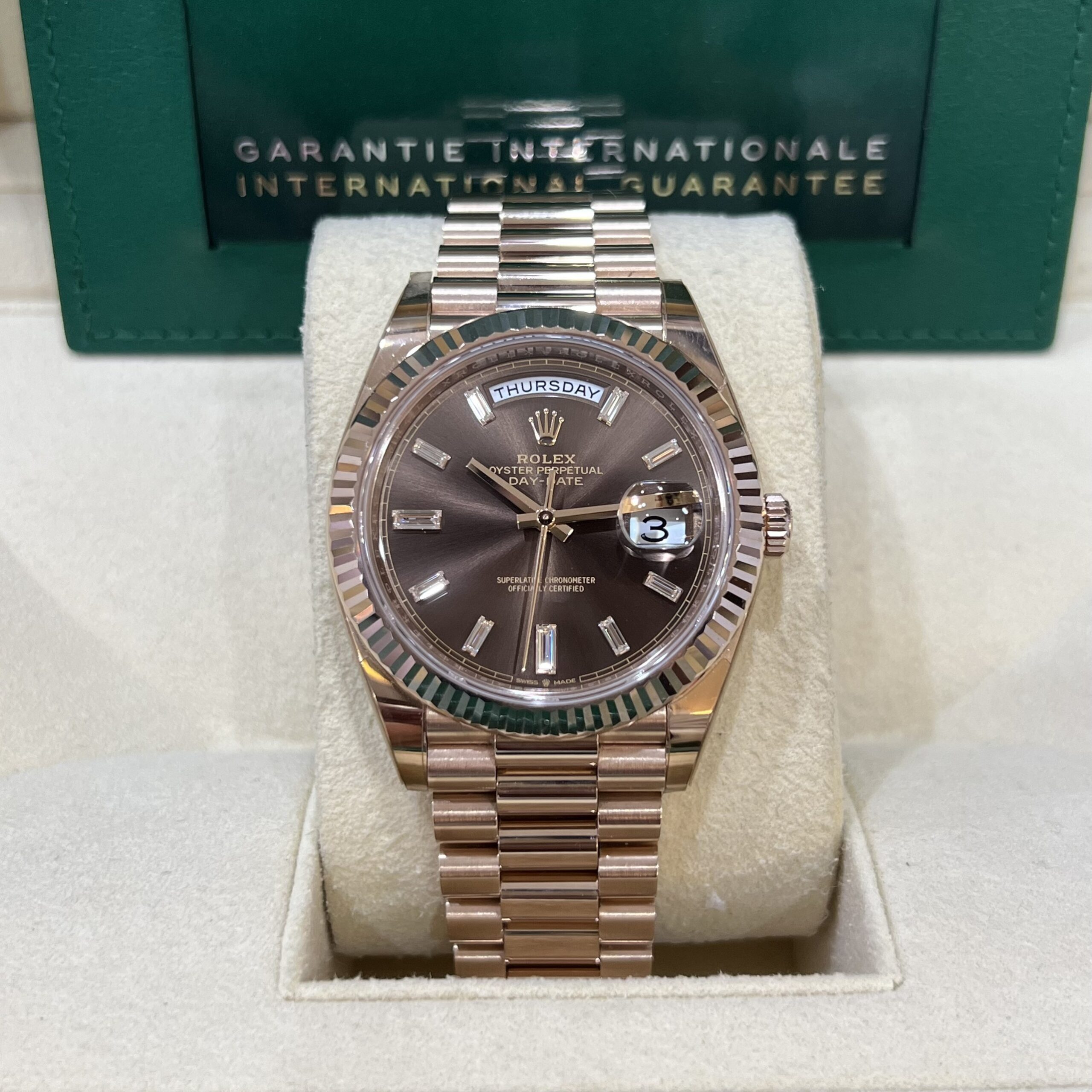 Dong ho Rolex Day Date 40mm 228235 Chocolate Dial Everose Gold 2 1 scaled